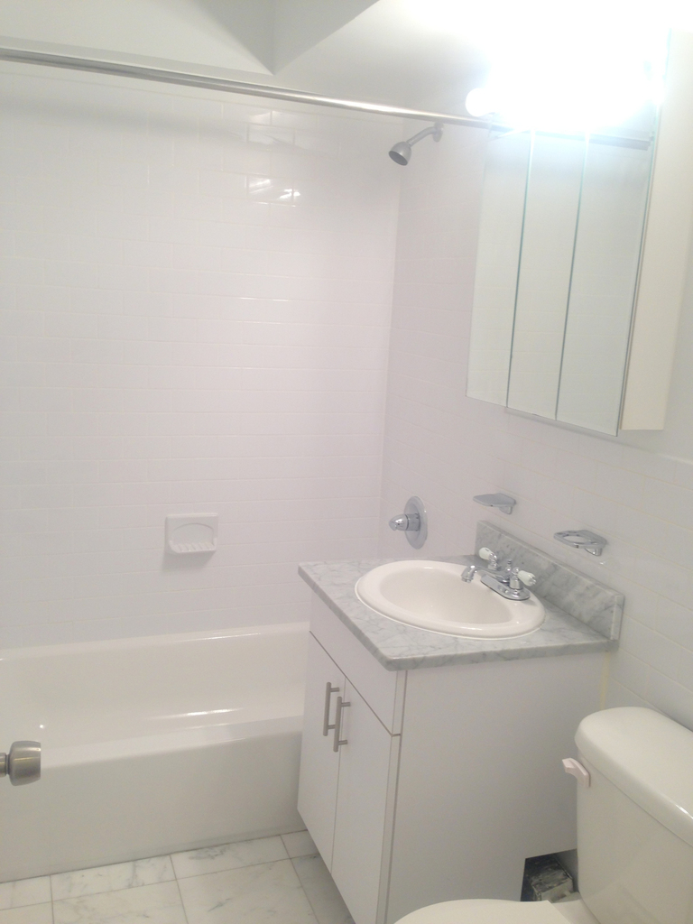 East 56th street - Photo 2