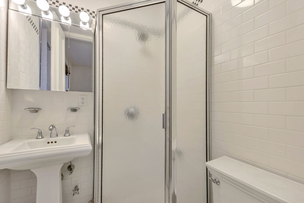 East 70th Street - Photo 4
