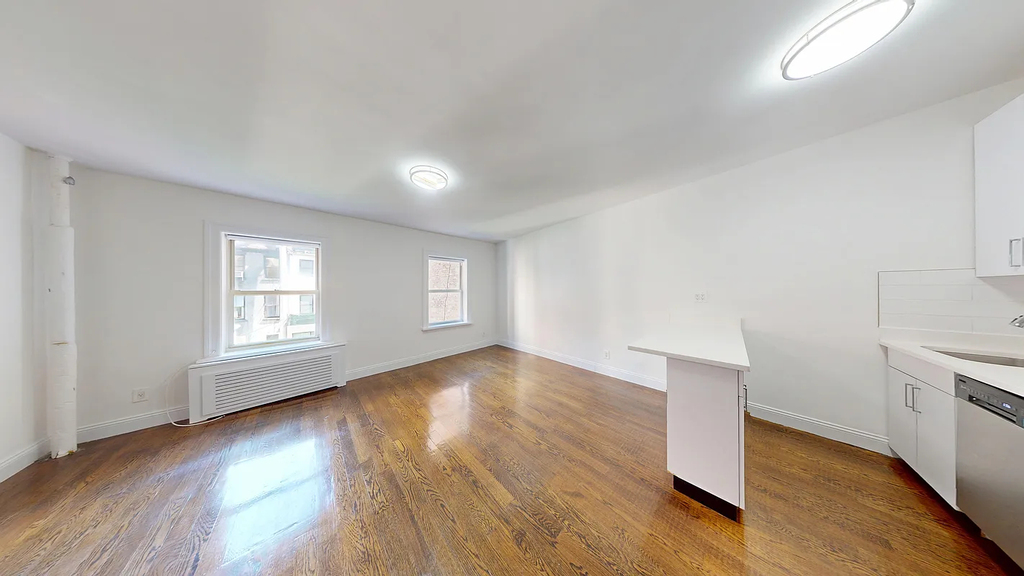 East 65th Street - Photo 1