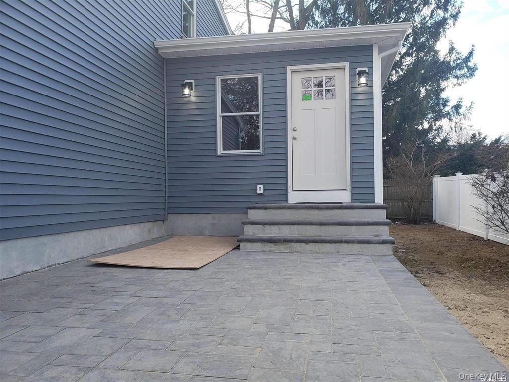 134 Ralph Avenue - Photo 0