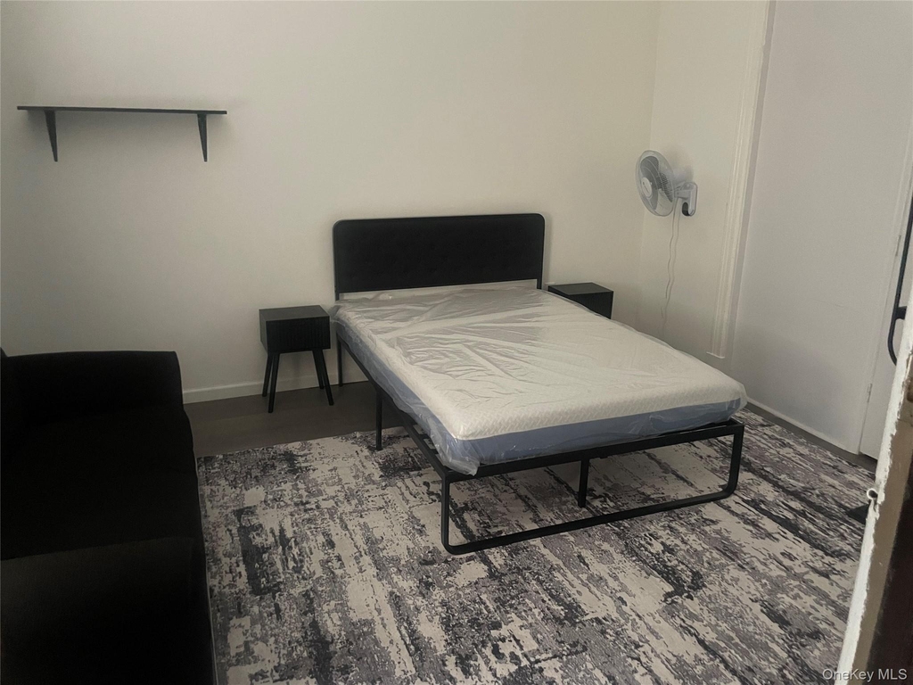 135 Fifth Avenue - Photo 3