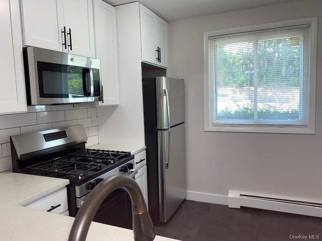 85 N Middletown Road - Photo 3