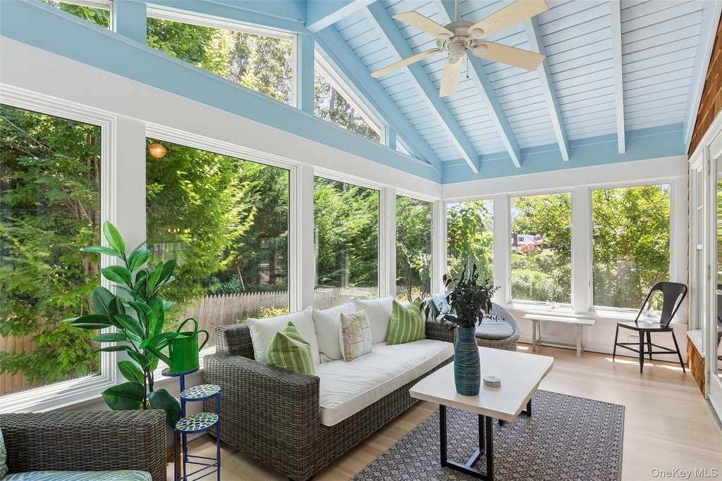 570 Hippodrome Drive - Photo 4