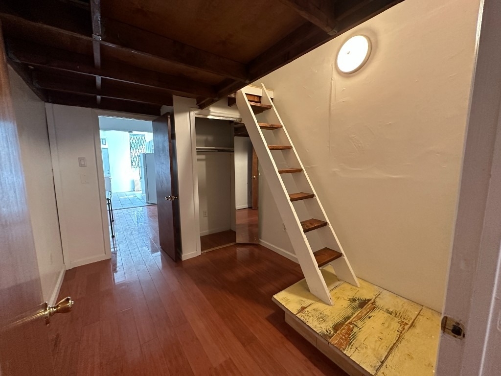 223 Van Brunt Street - Photo 8