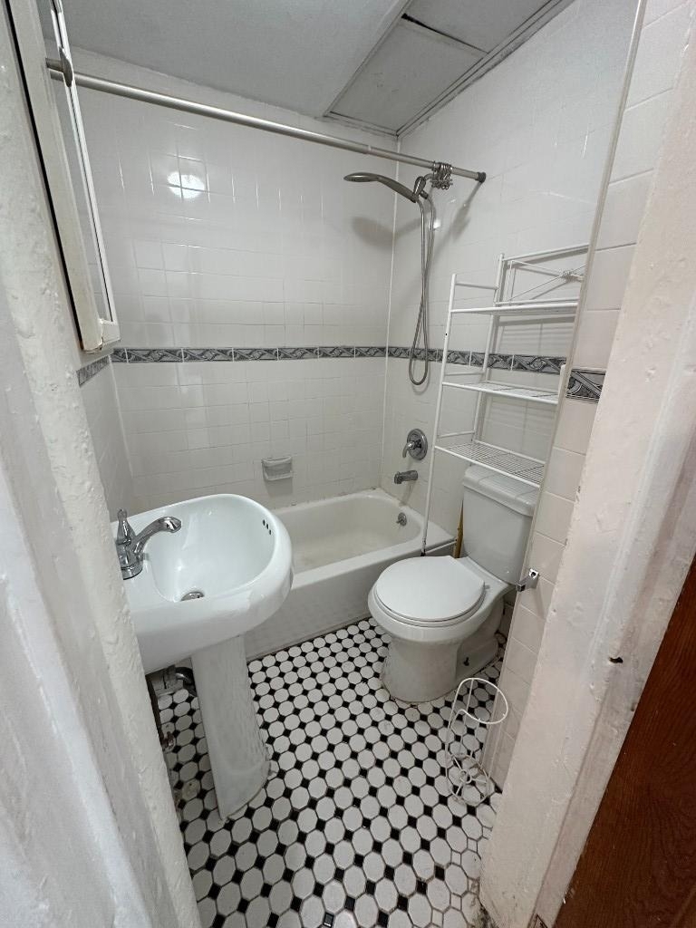 223 Van Brunt Street - Photo 5