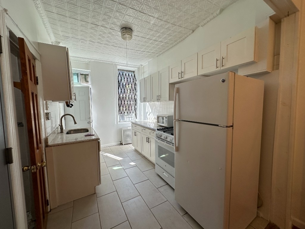 223 Van Brunt Street - Photo 1
