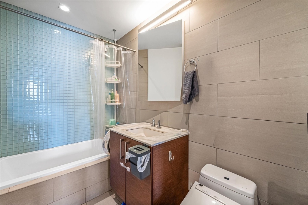 21-45 44th Drive - Photo 3