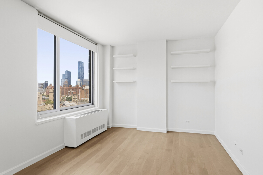 270 W 17th Street - Photo 8