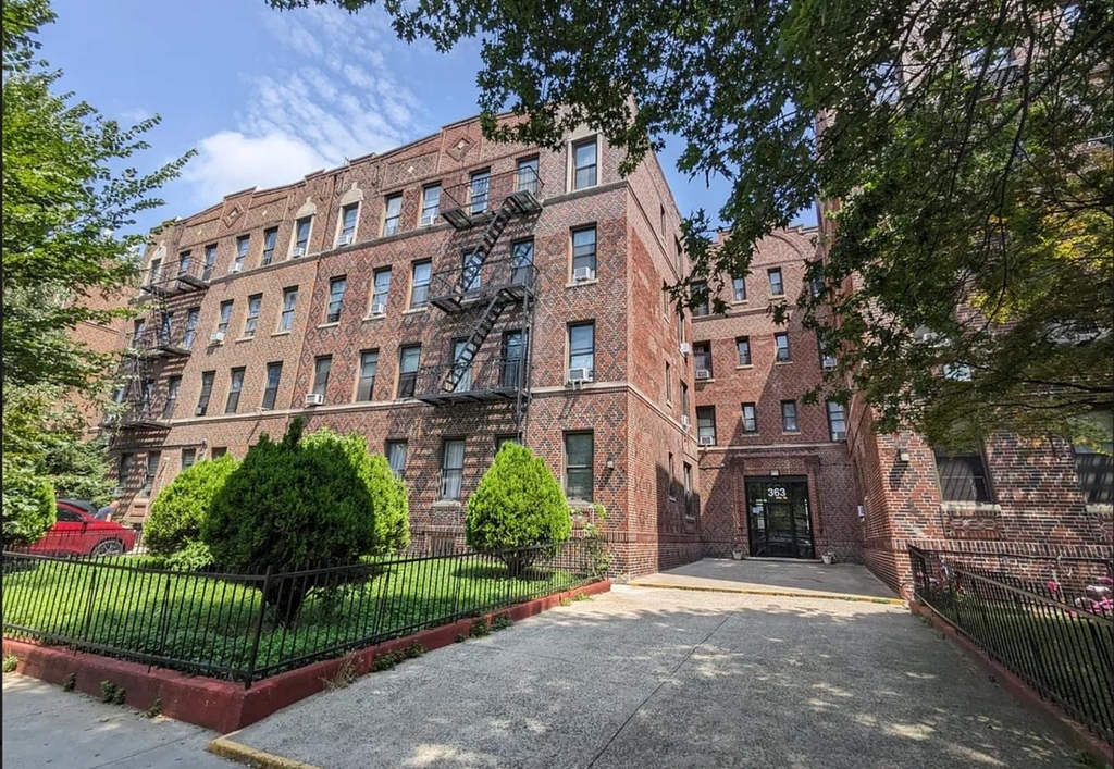 363 Ocean Parkway - Photo 7