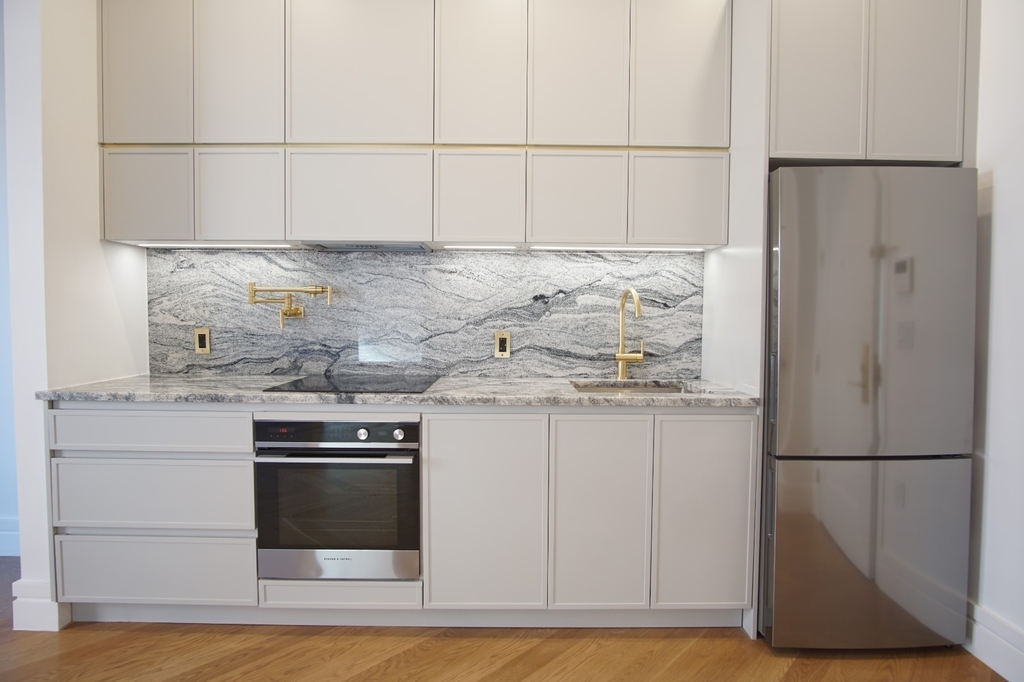 370 Lenox Avenue - Photo 2