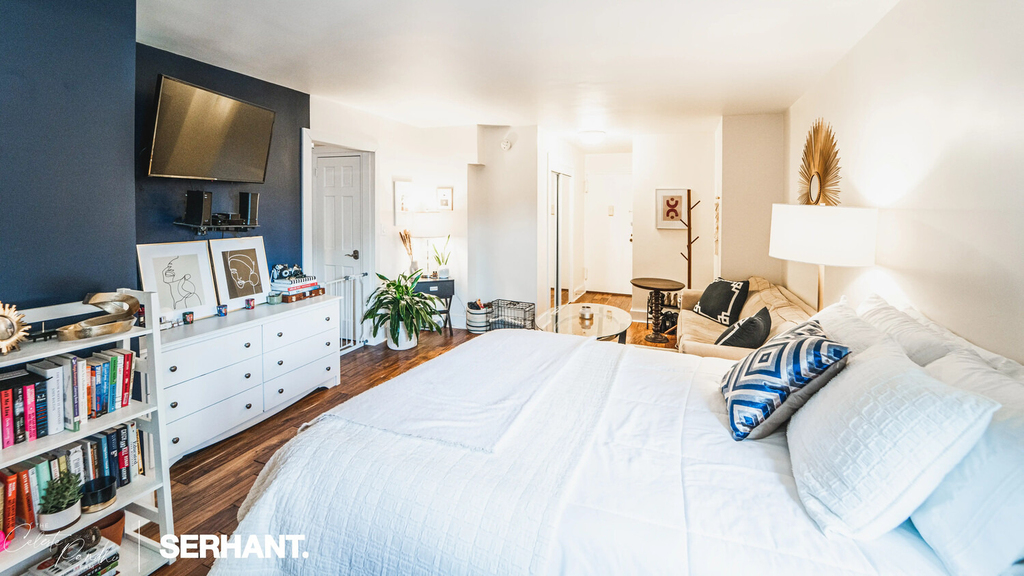 301 E 63rd Street - Photo 4