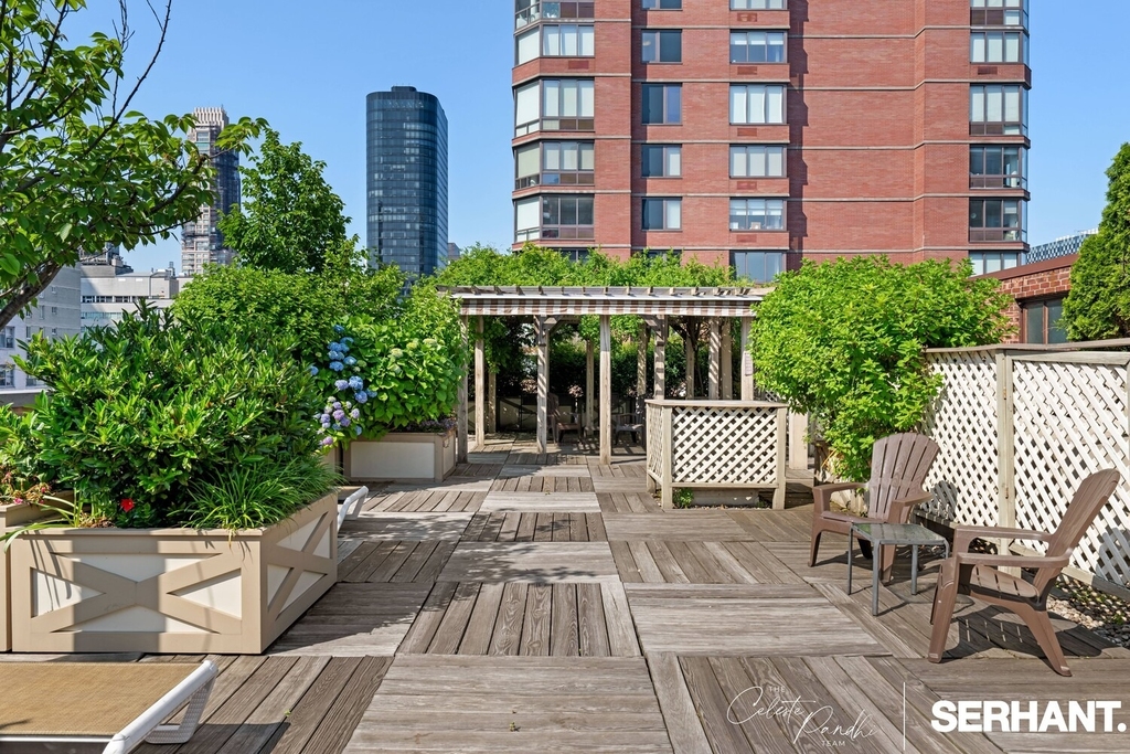 301 E 63rd Street - Photo 10