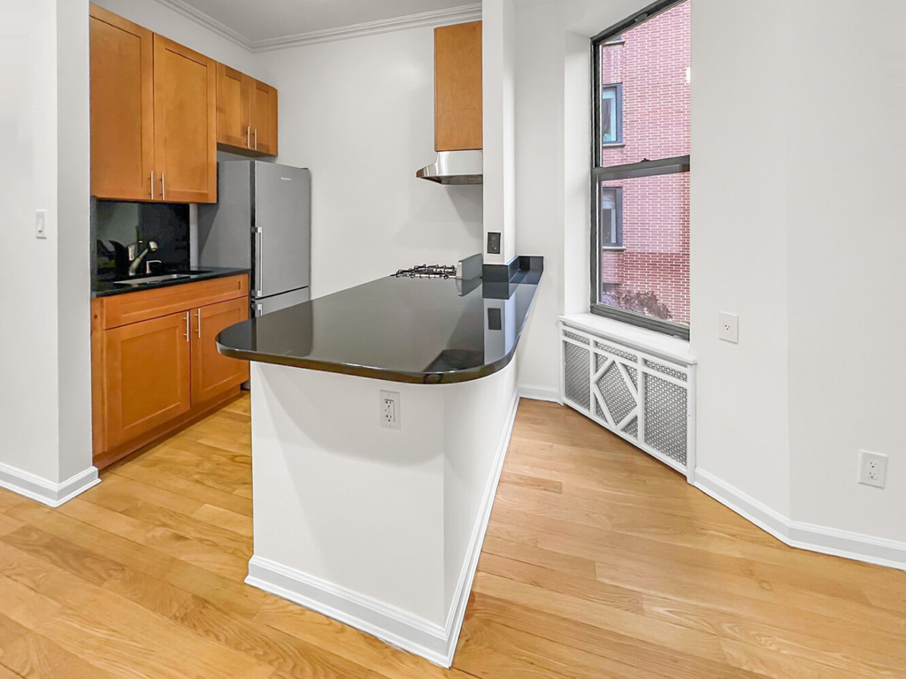130 E 93rd Street - Photo 2