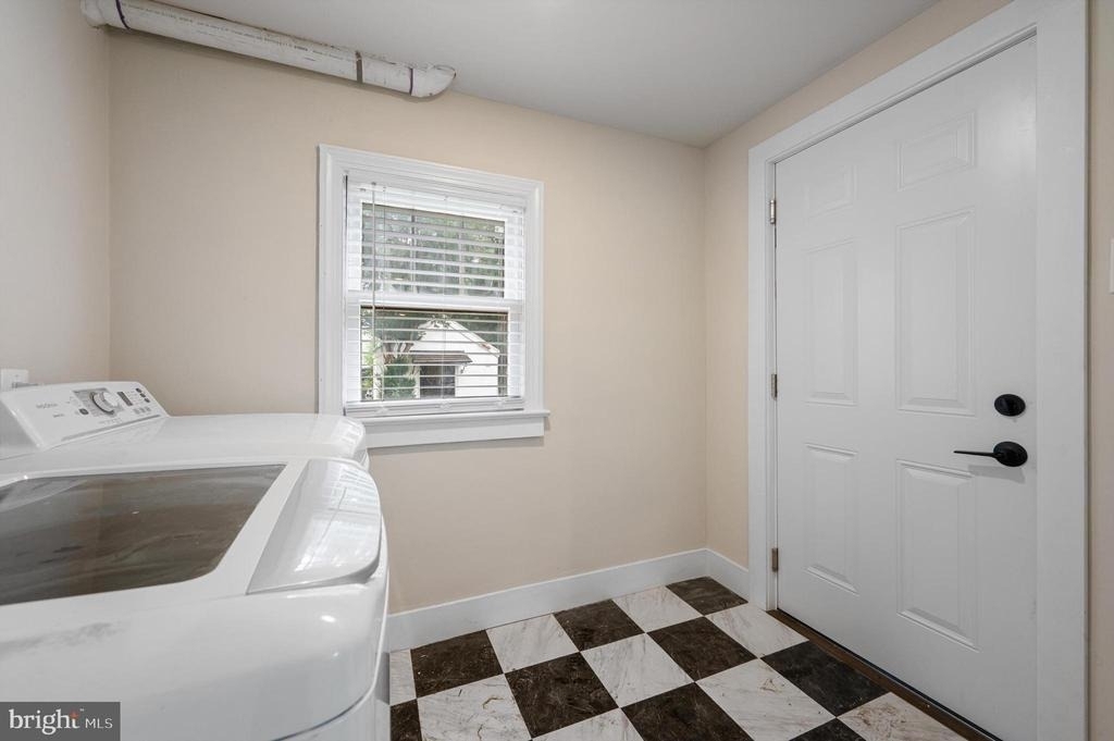 553 Highland Avenue - Photo 7