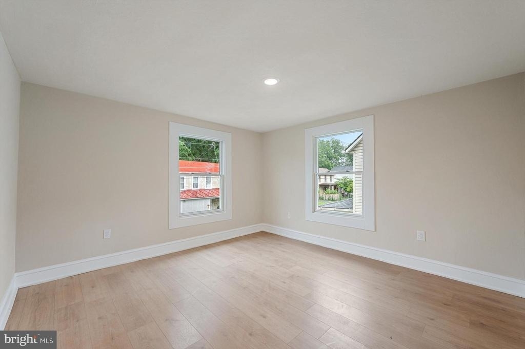 553 Highland Avenue - Photo 12