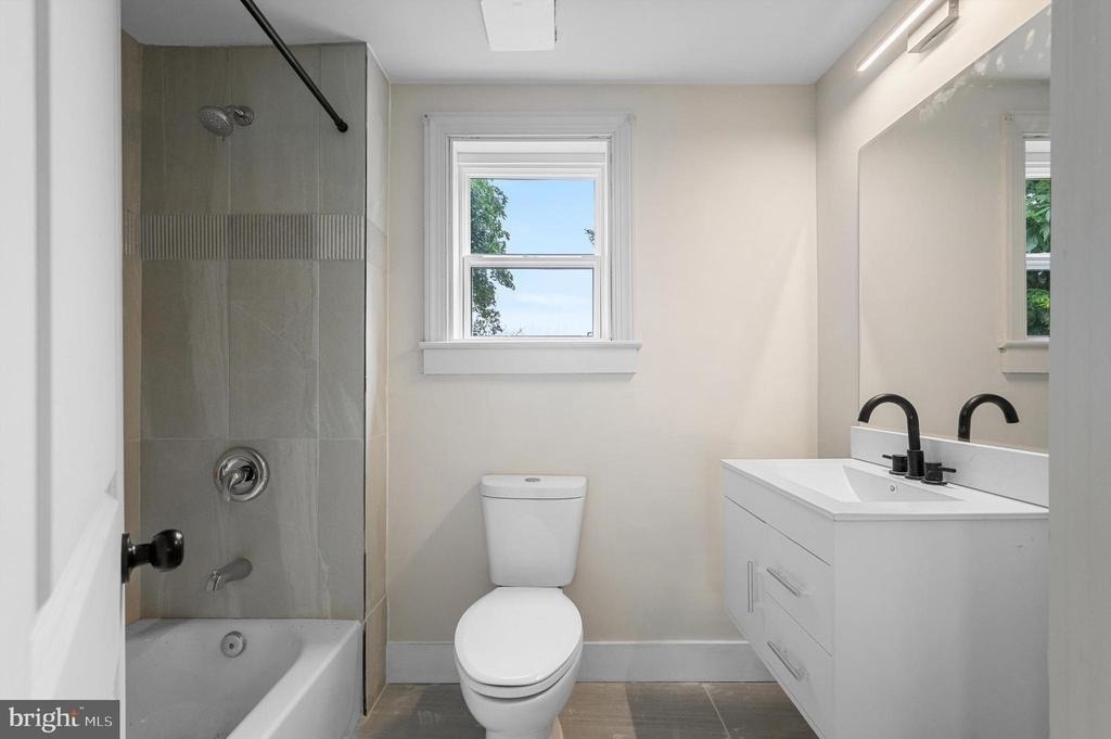 553 Highland Avenue - Photo 6