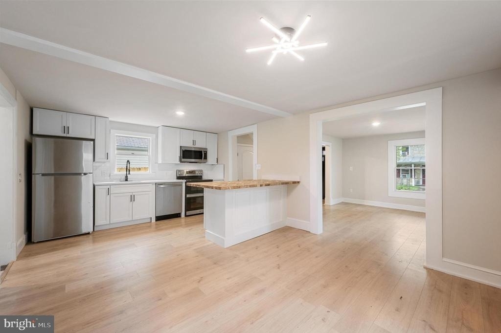 553 Highland Avenue - Photo 4