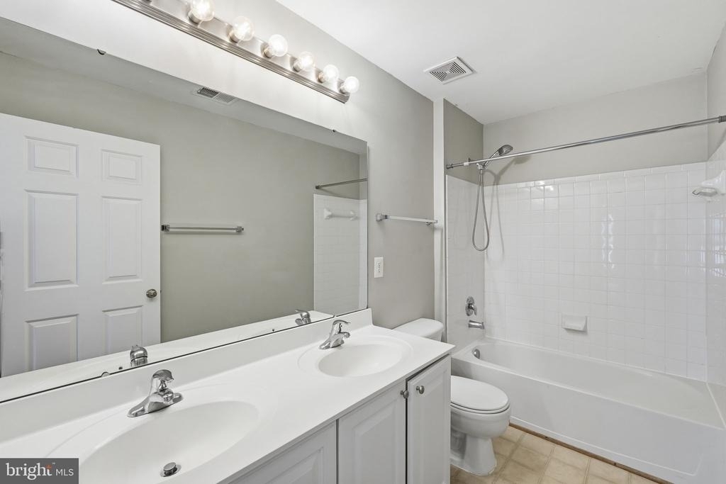 6008 Preswell Court - Photo 13