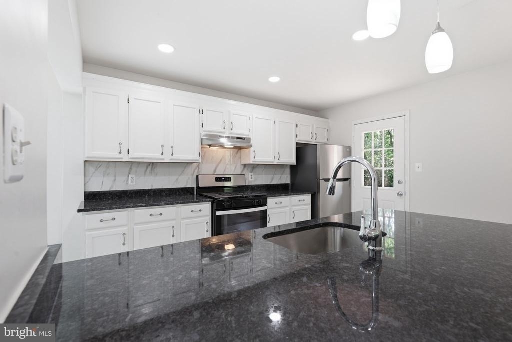 1921 Winslow Court - Photo 8