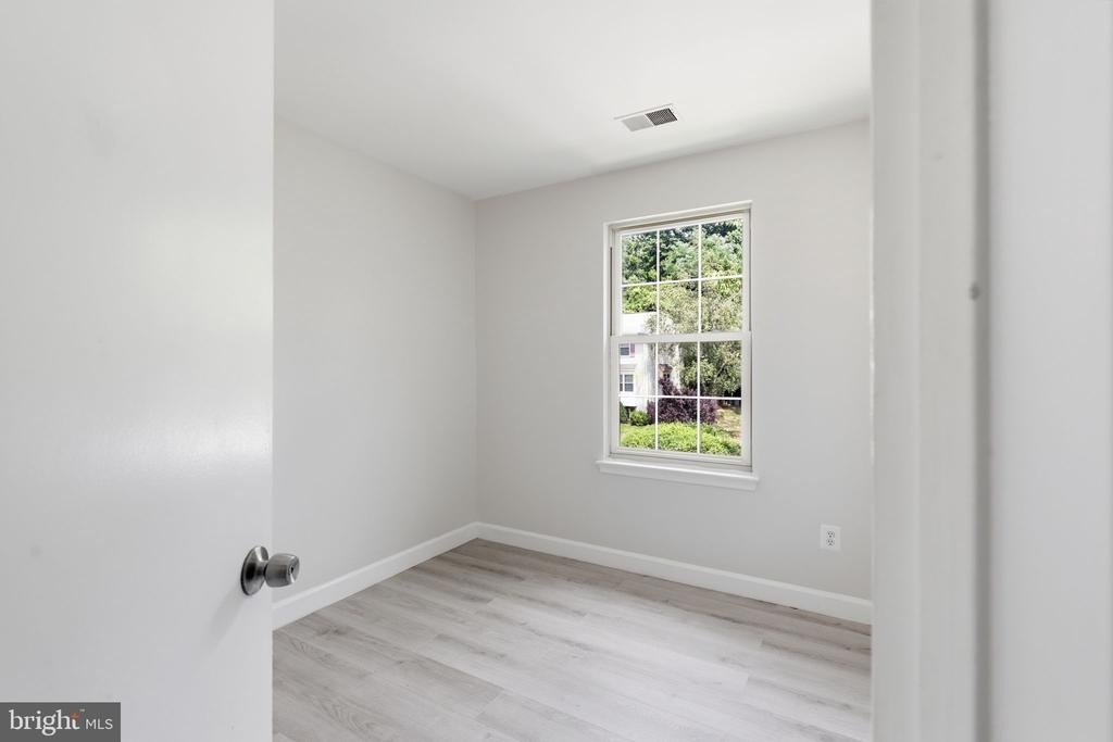 1921 Winslow Court - Photo 16