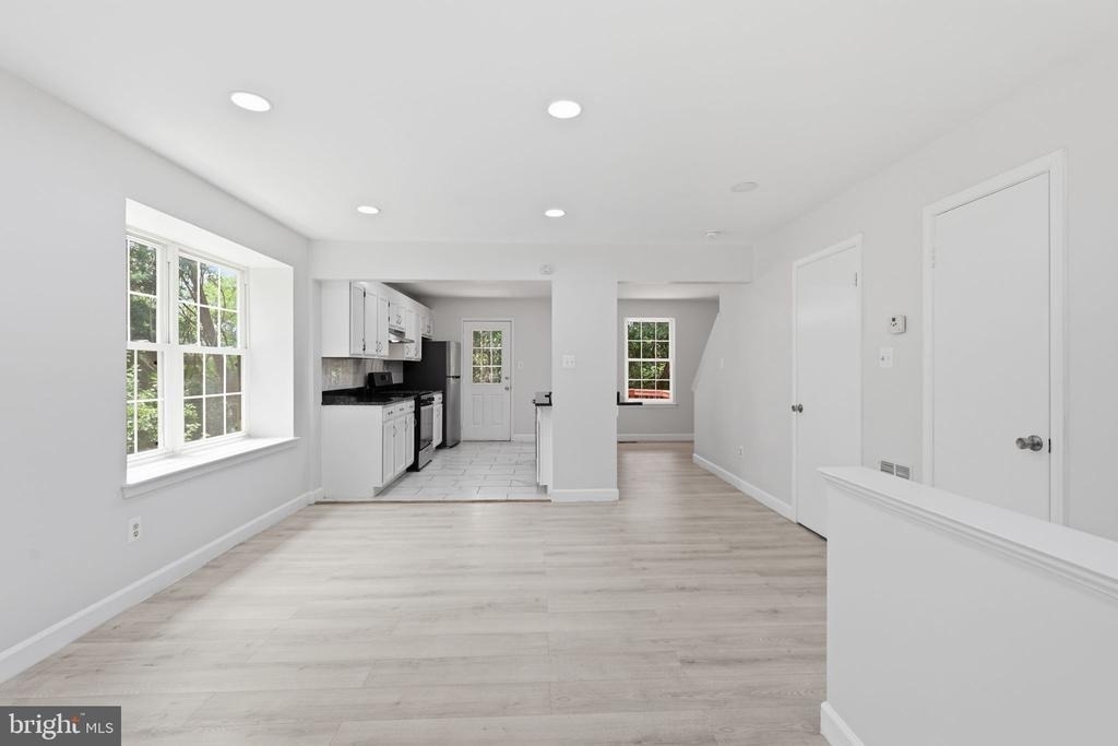 1921 Winslow Court - Photo 4