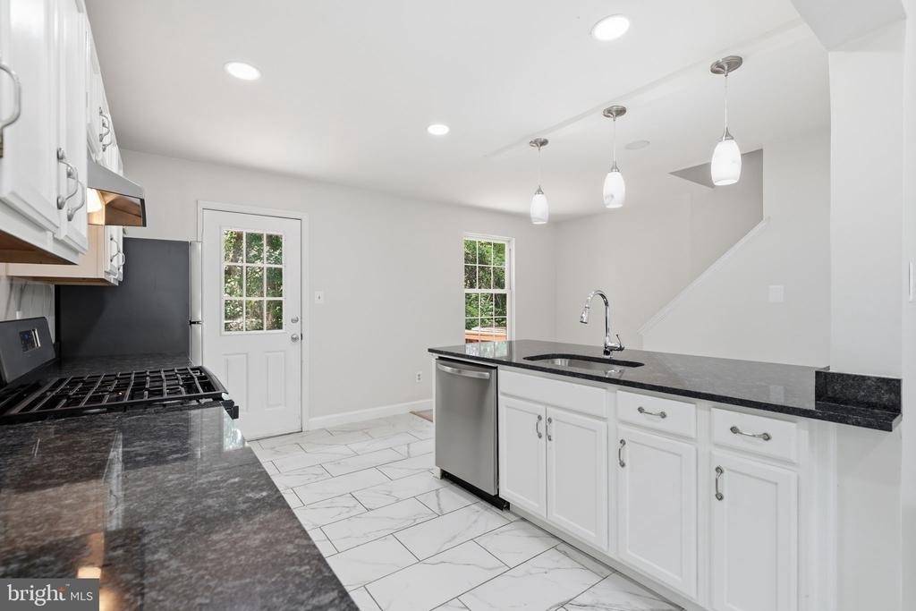1921 Winslow Court - Photo 5