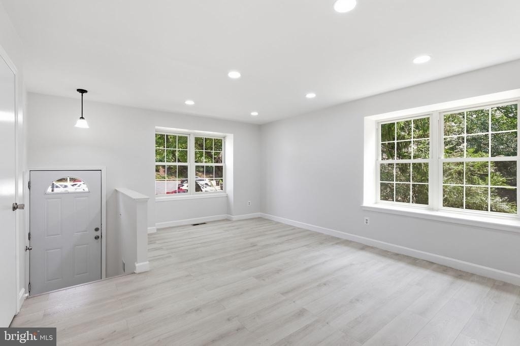 1921 Winslow Court - Photo 2