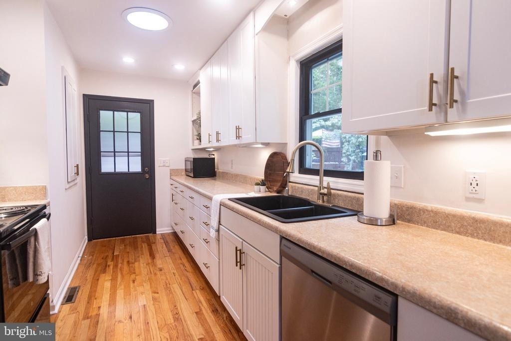 207 Madison Circle - Photo 10