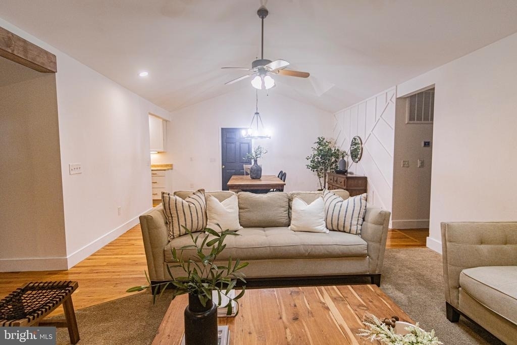 207 Madison Circle - Photo 5