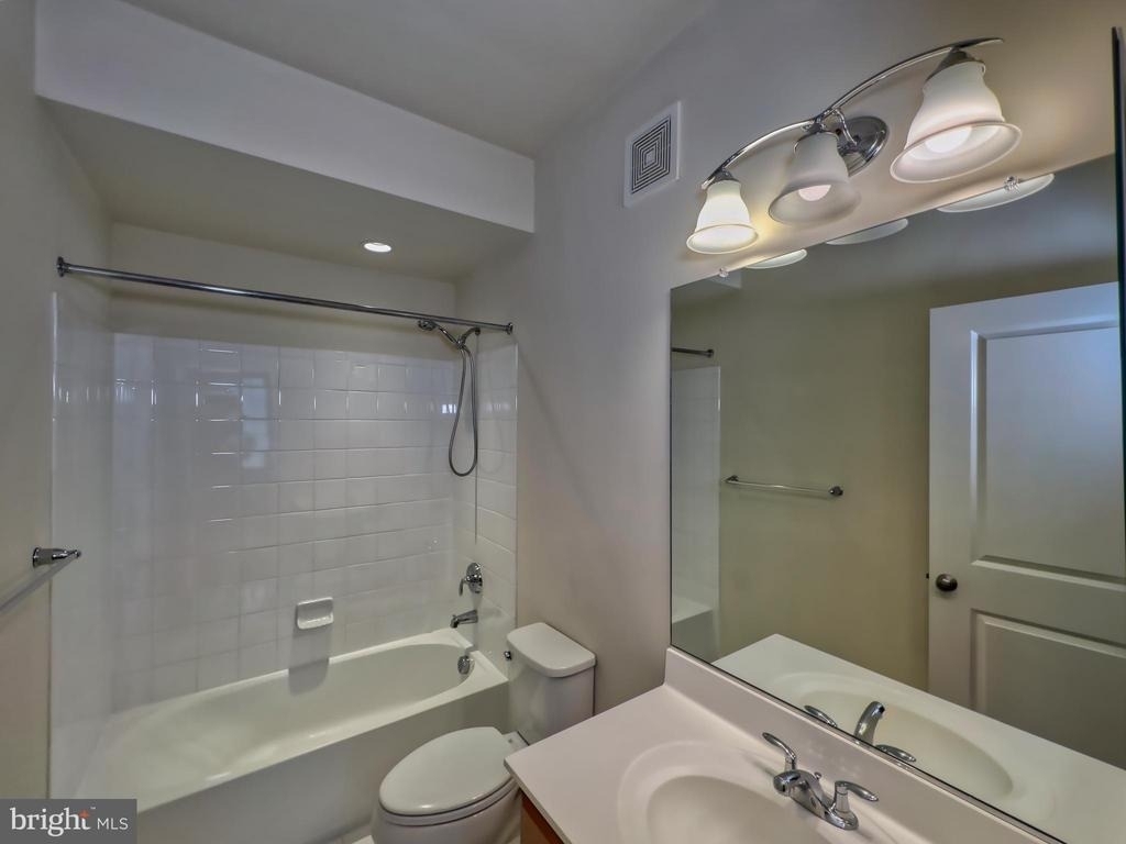 23542 Buckland Farm Terrace - Photo 20