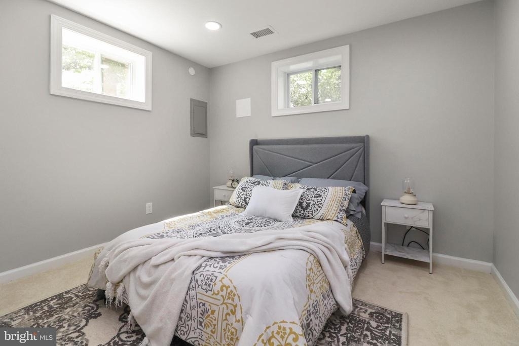 6621 Hallwood Avenue - Photo 48