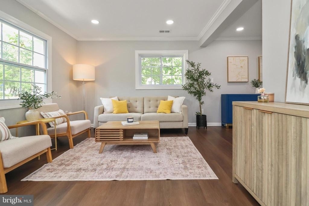 6621 Hallwood Avenue - Photo 11