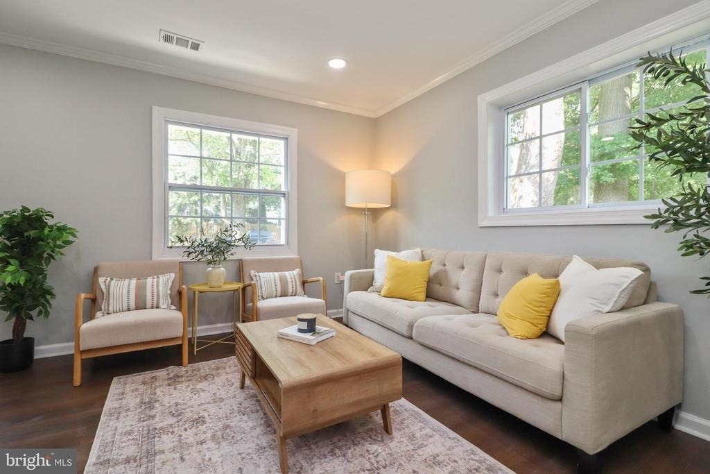 6621 Hallwood Avenue - Photo 10