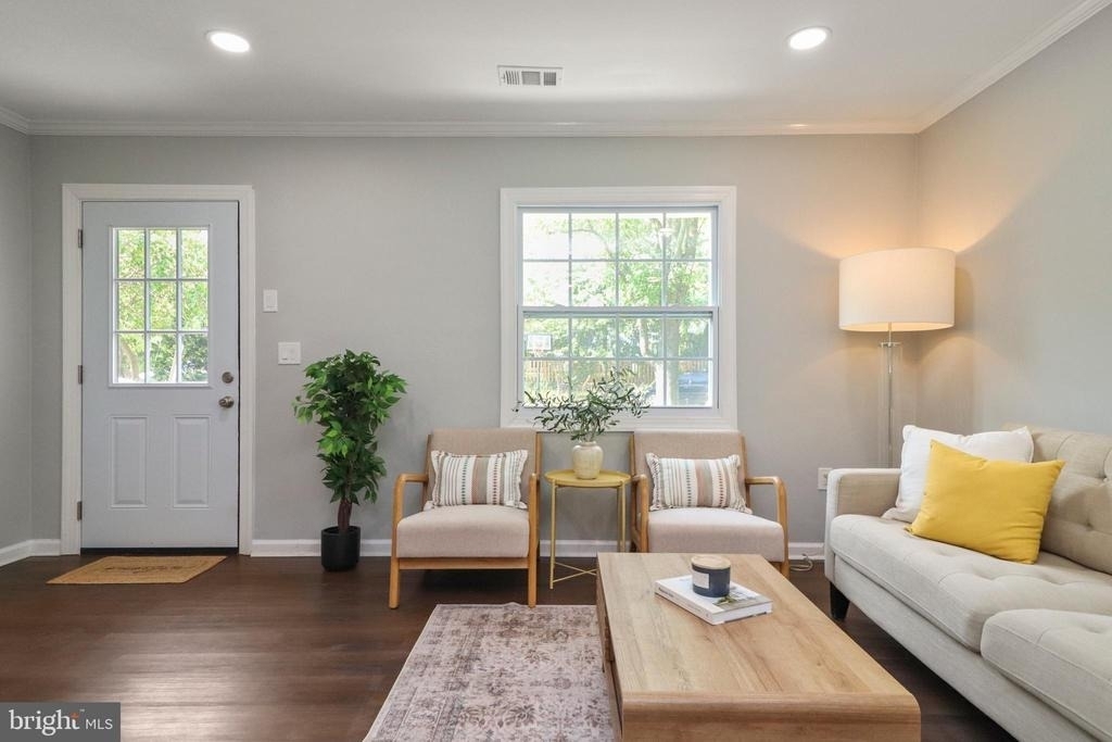 6621 Hallwood Avenue - Photo 9