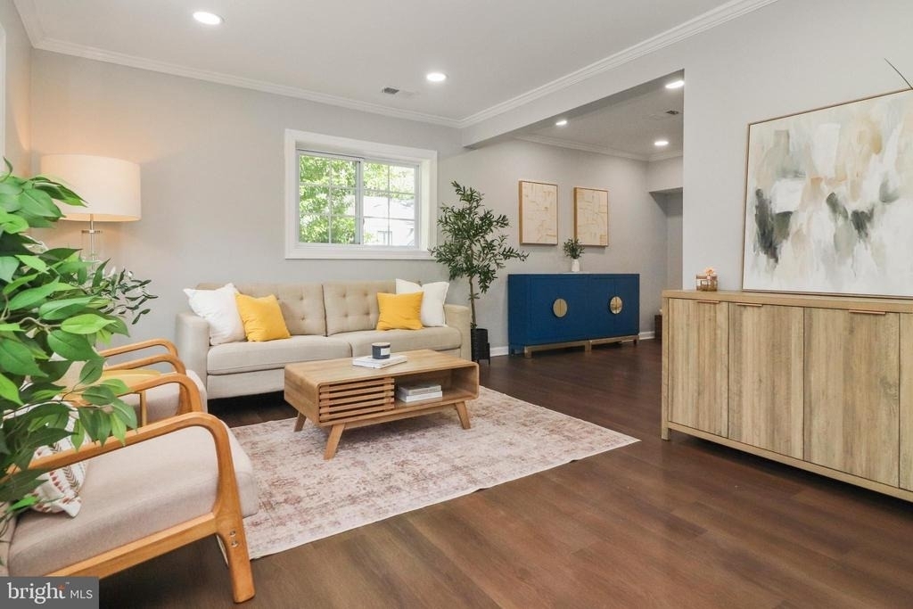 6621 Hallwood Avenue - Photo 7