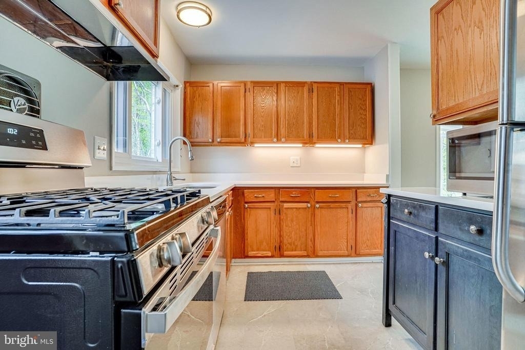 7430 Hastings Street - Photo 18