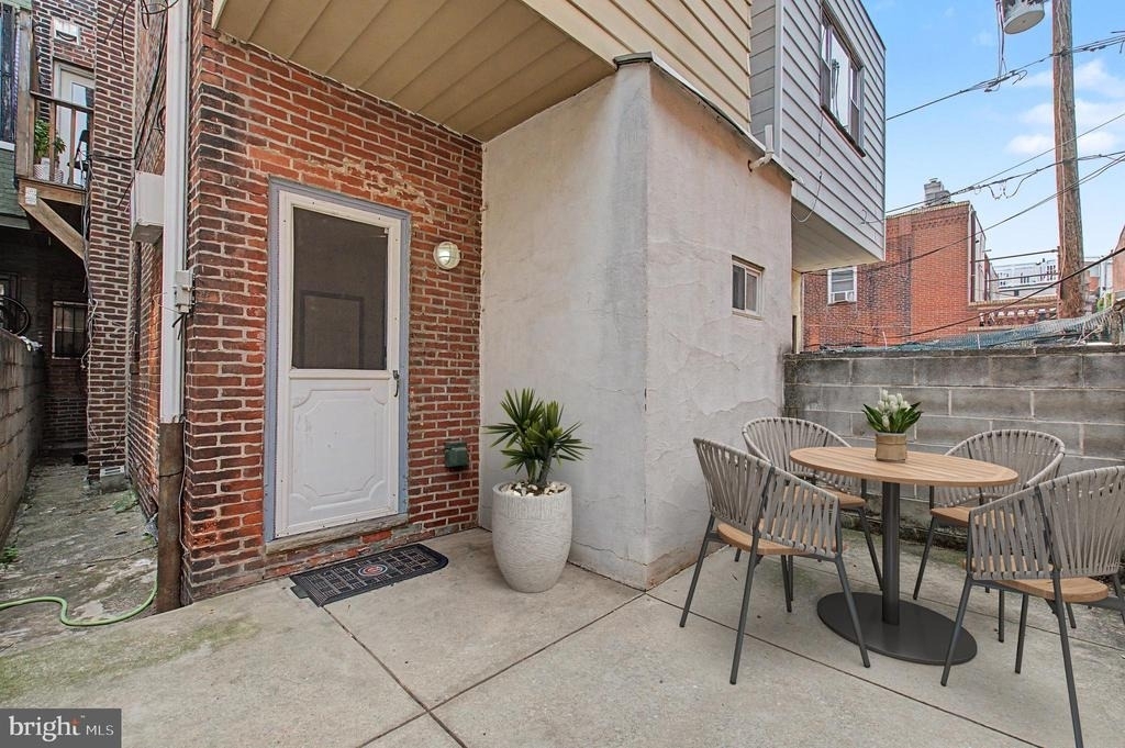 1425 Jackson Street - Photo 2