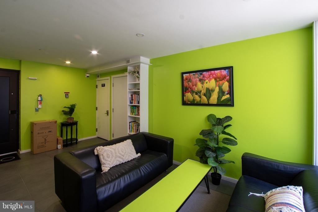152 W Laurel Street - Photo 18