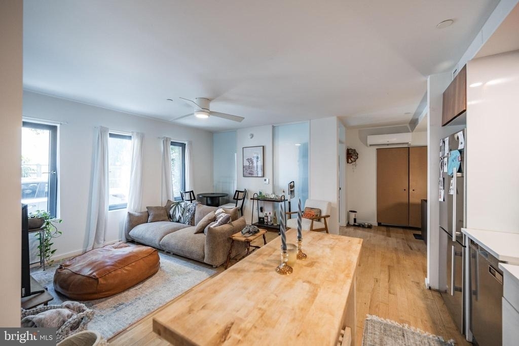 152 W Laurel Street - Photo 5