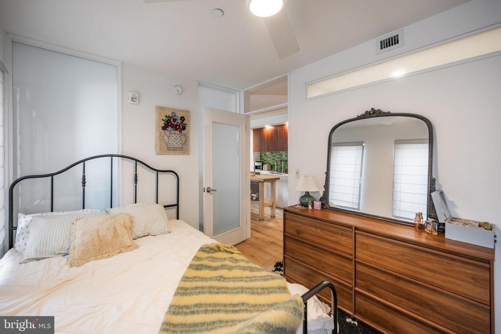 152 W Laurel Street - Photo 9