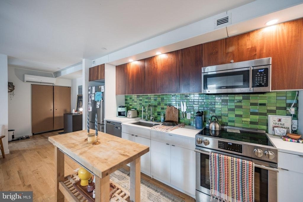 152 W Laurel Street - Photo 4