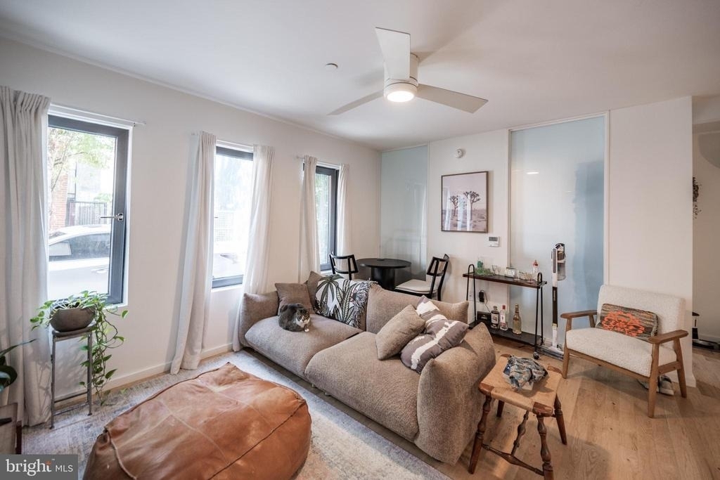 152 W Laurel Street - Photo 1
