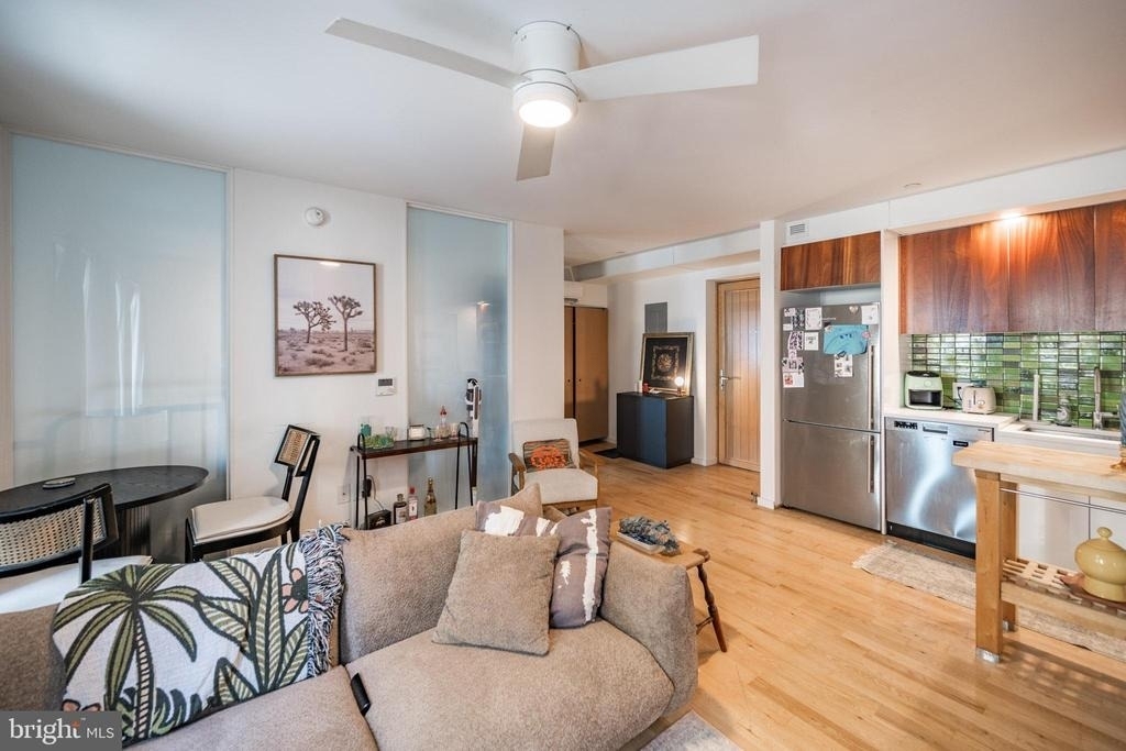 152 W Laurel Street - Photo 3