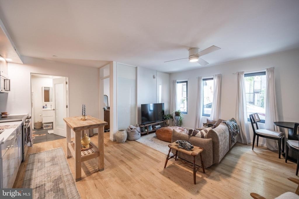 152 W Laurel Street - Photo 0