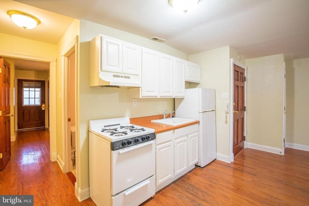 1124 E Passyunk Avenue - Photo 5