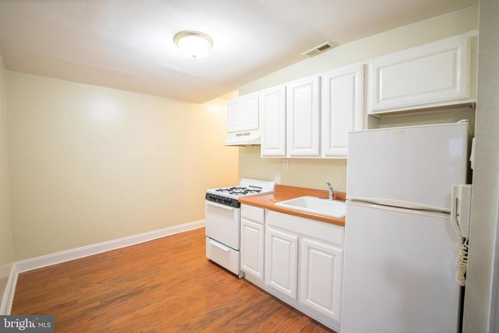 1124 E Passyunk Avenue - Photo 4