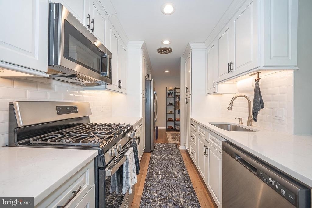 1650 Oakwood Drive - Photo 4