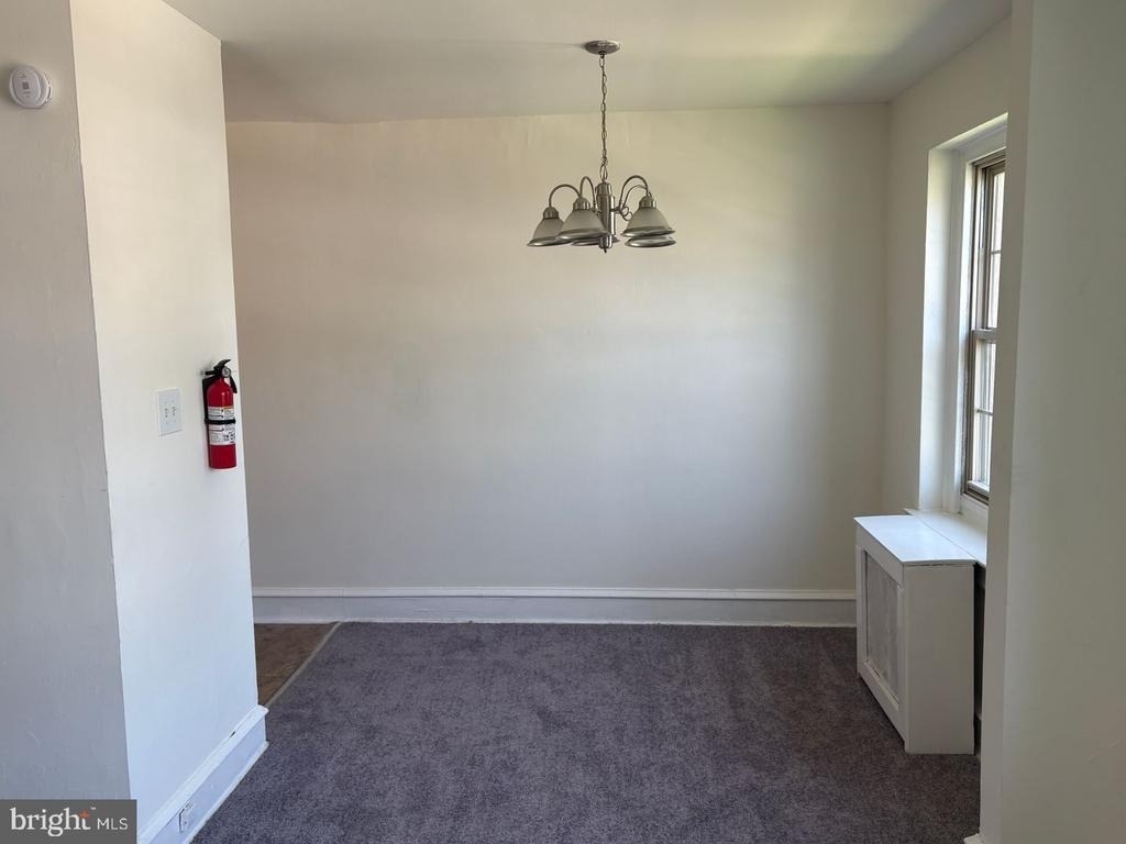 260 N Wycombe Ave - Photo 0