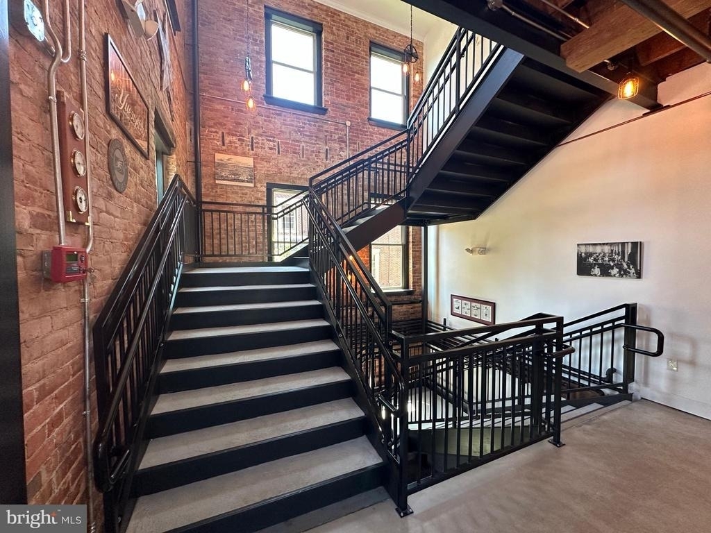 820 W Market Street - Photo 23