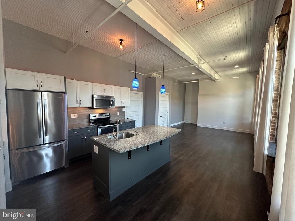 820 W Market Street - Photo 5